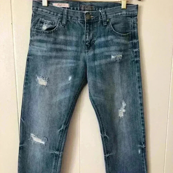 Decree Boyfriend Fit Dark Wash Distressed Jeans Size 5 - Picture 3 of 6